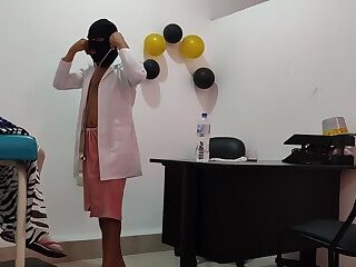 Doctor receives a student over 18 years old in his office and explores her pussy by fucking her