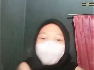 Bokep ABG Hijab Hitam Colmek Di Kamar